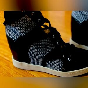 L.A.M.B ankle boots NWT